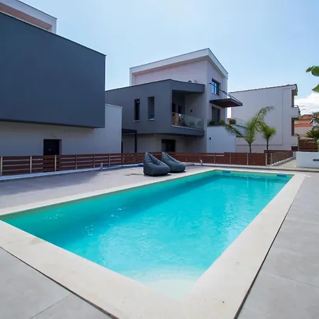 Diamond Gold * Nea Iraklitsa